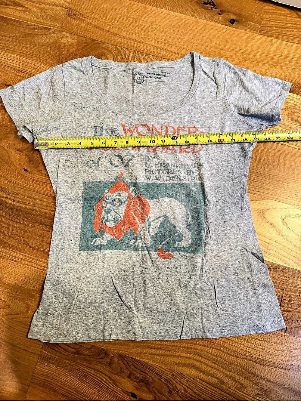 Out of Print The Wonderful Wizard of Oz graphic tee Graphic Tee in Gray